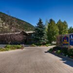 Best Western Antlers entrance sign