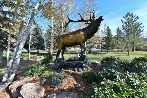 Bugling Elk statue
